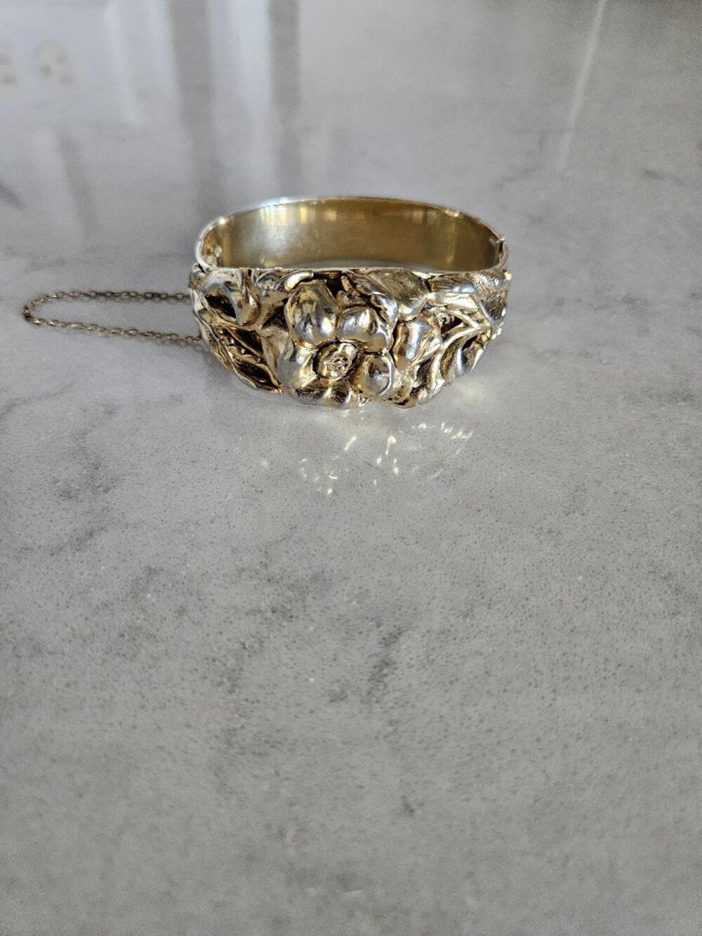 RARE AND VINTAGE ELABORATE GOLD HINGED CUFF BRACELET WITH RAISED FLOWER & LEAVES